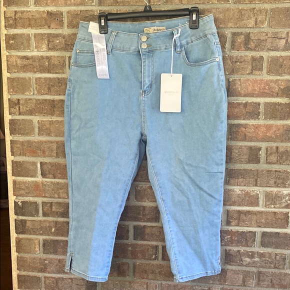 Mid Rise Light Blue Cropped Capri Jeans - Picture 1 of 4